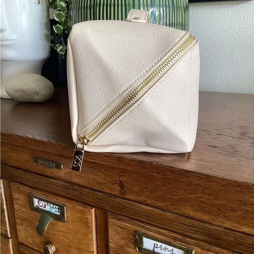VOS High Capacity Makeup Bag, NWOT
